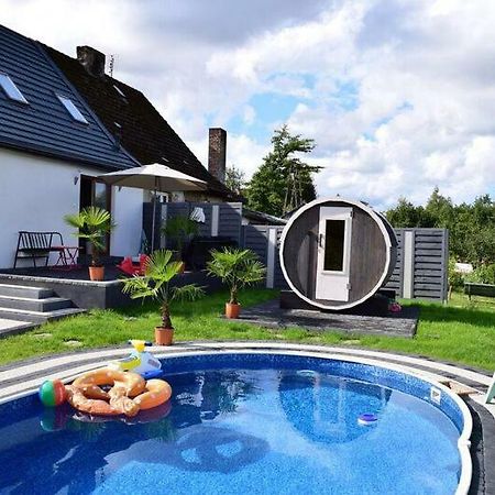 Las, Woda I Przygoda - Dom Z Sauna I Basenem Choczewo Exteriör bild